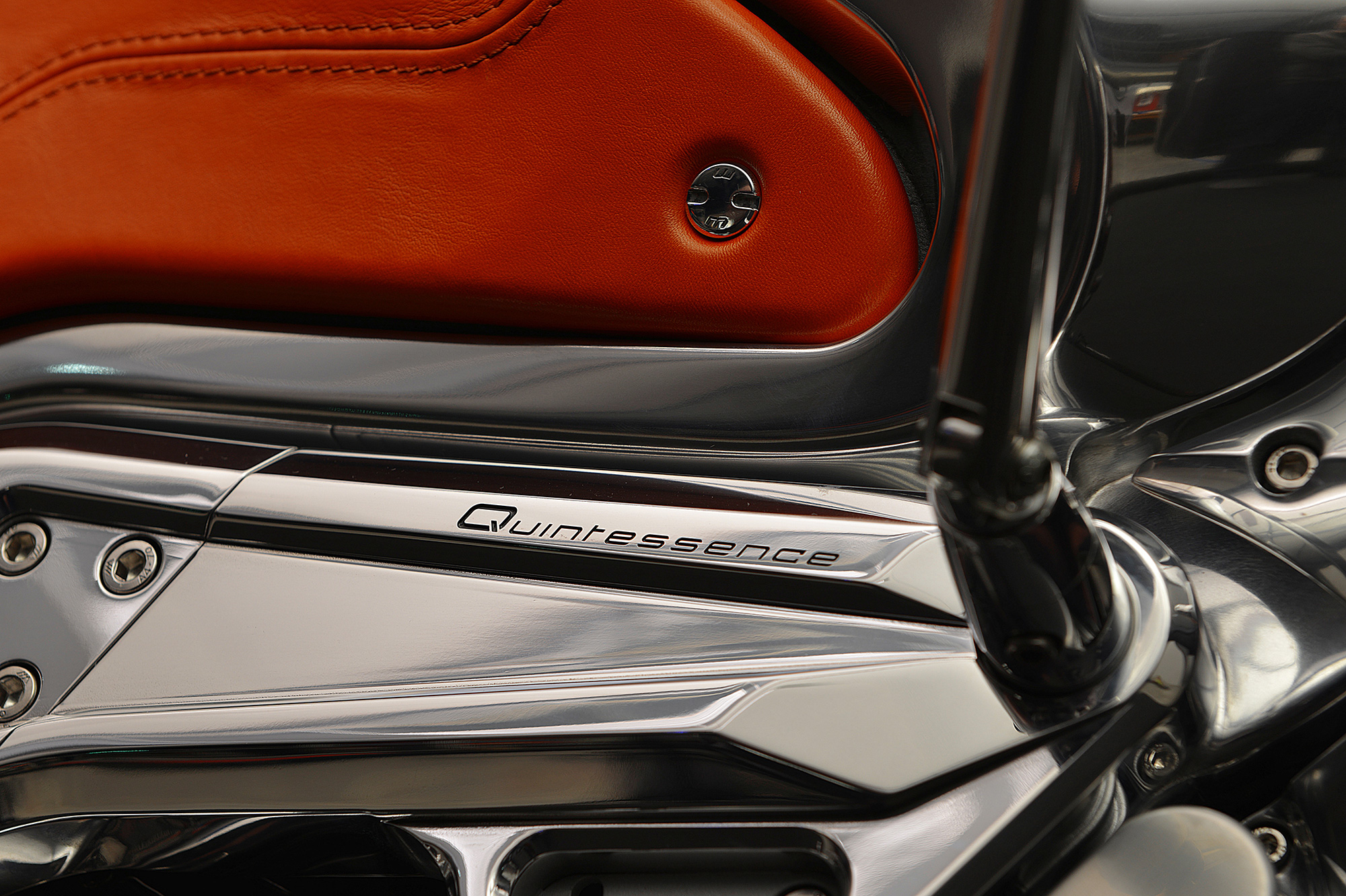 Moto Quintessence Midual